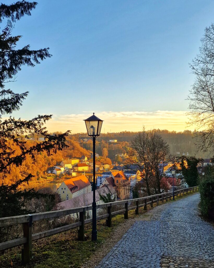 The walk down from the castle to the town of Burghausen.